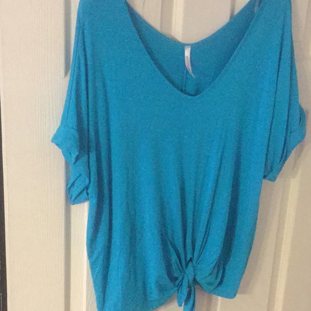 Blue Cuffed Short Sleeve Bottom Tie Top - Picture 4 of 6
